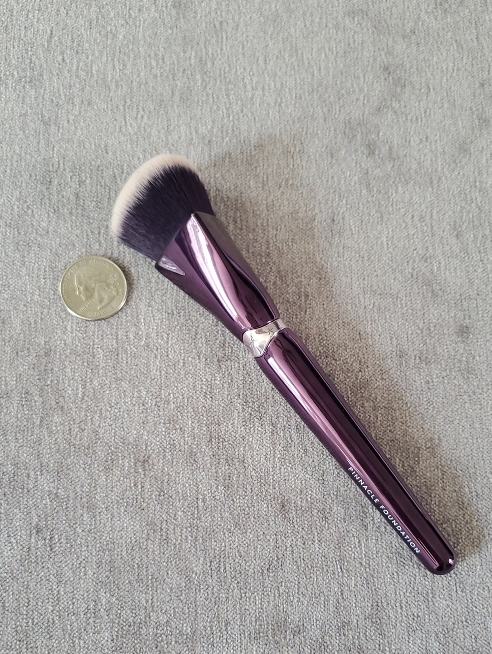 NWOT Anisa Pinnacle Foundation Brush
